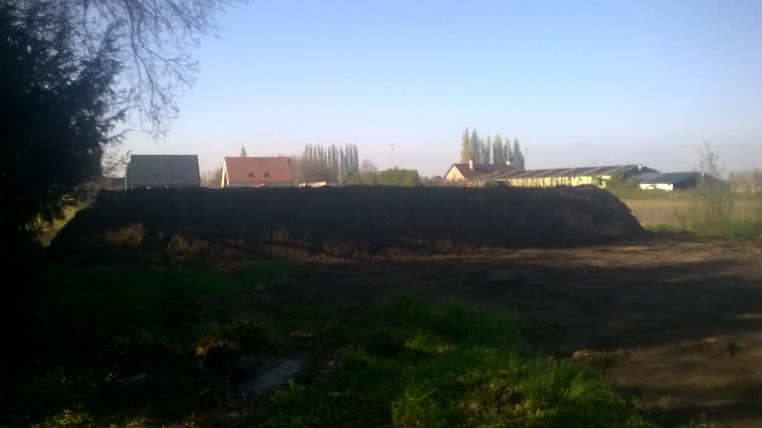 afvoer slechte grond en maken van dijk met goede grond